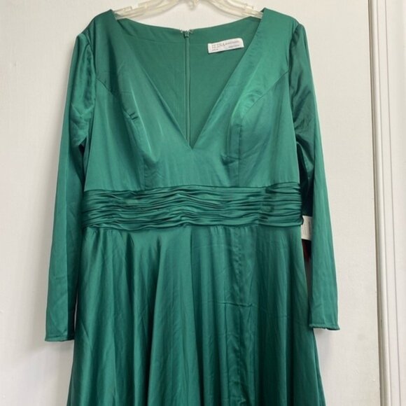 Mac Duggal 55245 Size 14 Emerald Long Sleeve Ruched Waist A-Line Slit Gown NWOT - Picture 3 of 16